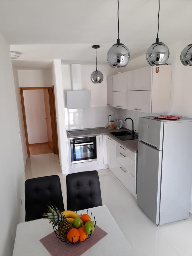 Apartmani I & J Seric Seget Vranjica Luaran gambar