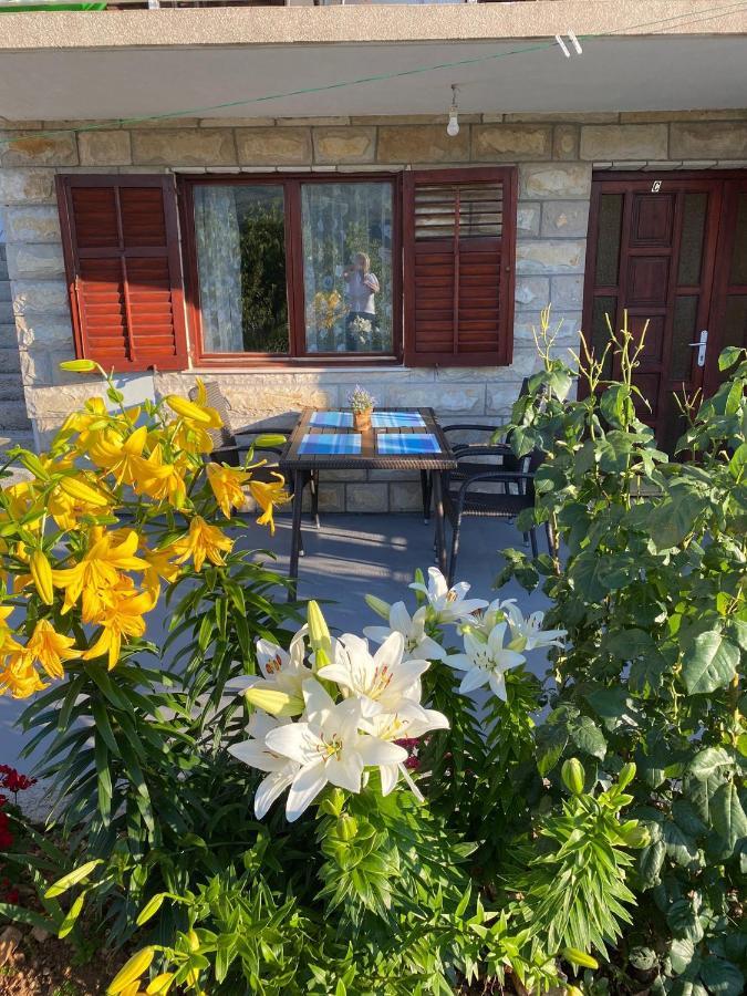 Apartmani I & J Seric Seget Vranjica Luaran gambar