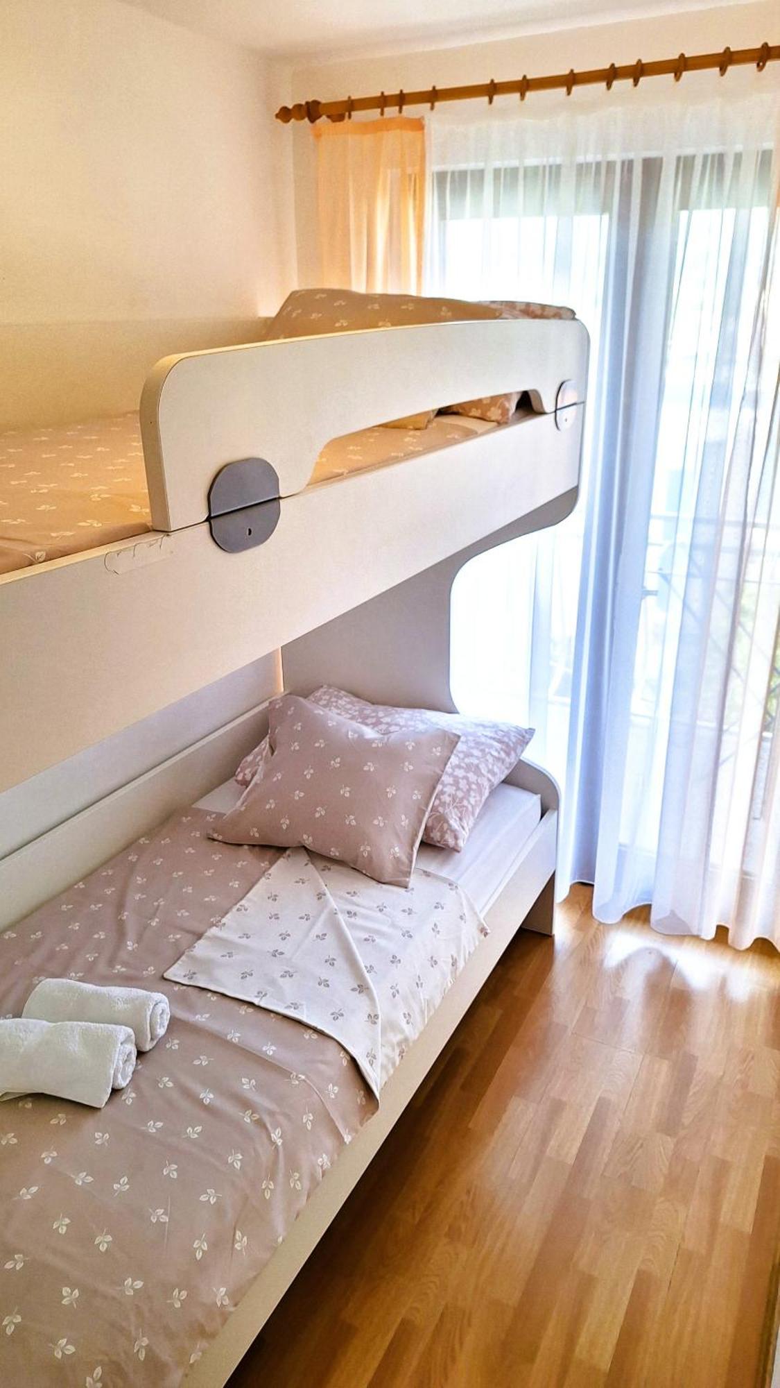 Apartmani I & J Seric Seget Vranjica Luaran gambar