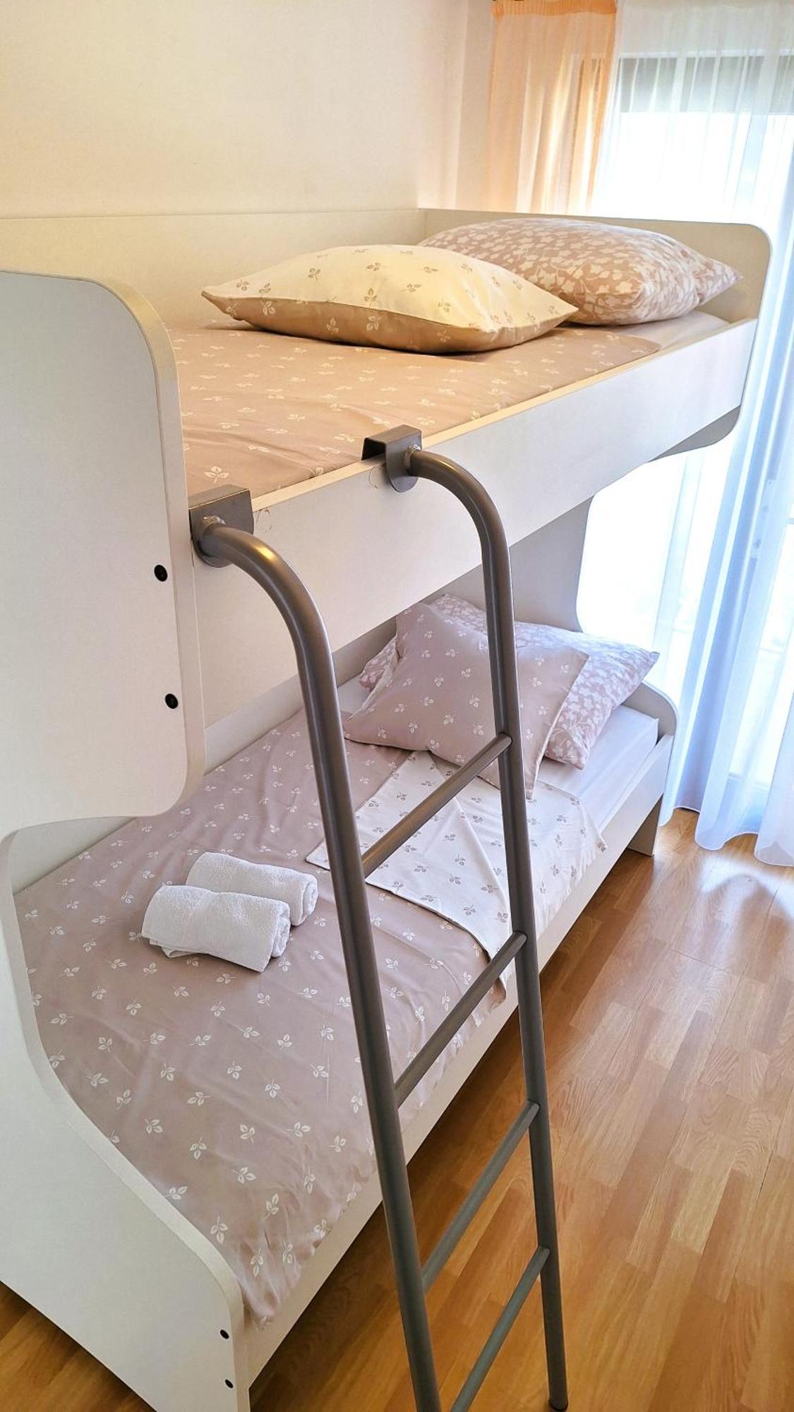 Apartmani I & J Seric Seget Vranjica Luaran gambar