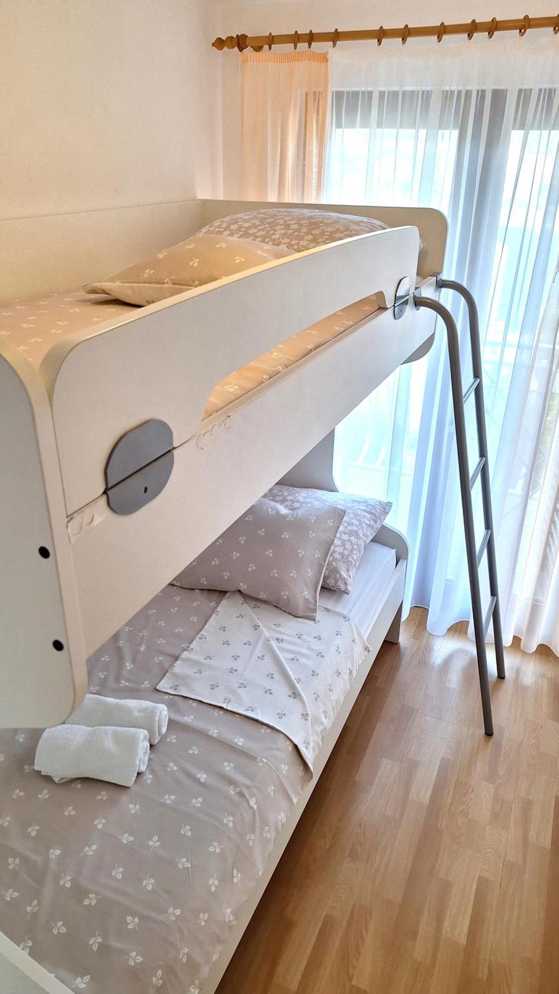 Apartmani I & J Seric Seget Vranjica Luaran gambar