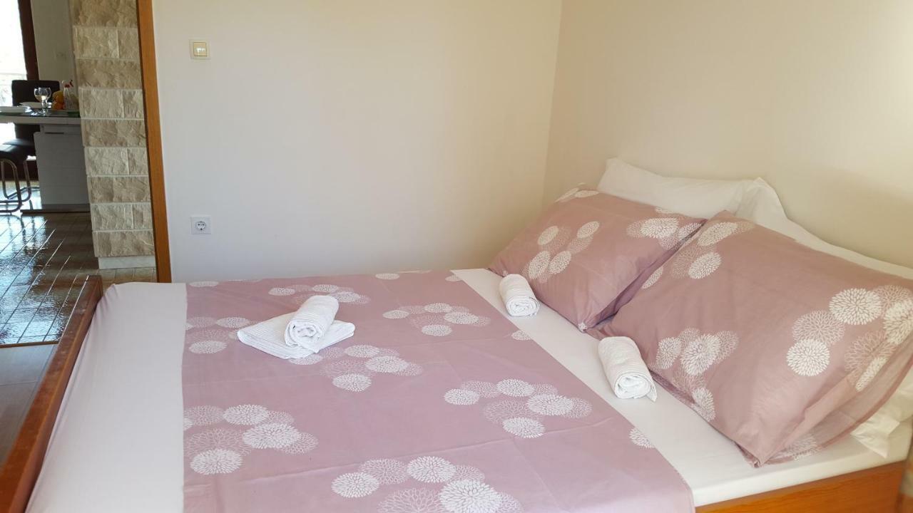 Apartmani I & J Seric Seget Vranjica Luaran gambar