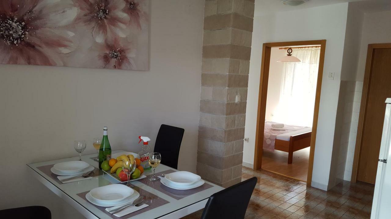 Apartmani I & J Seric Seget Vranjica Luaran gambar
