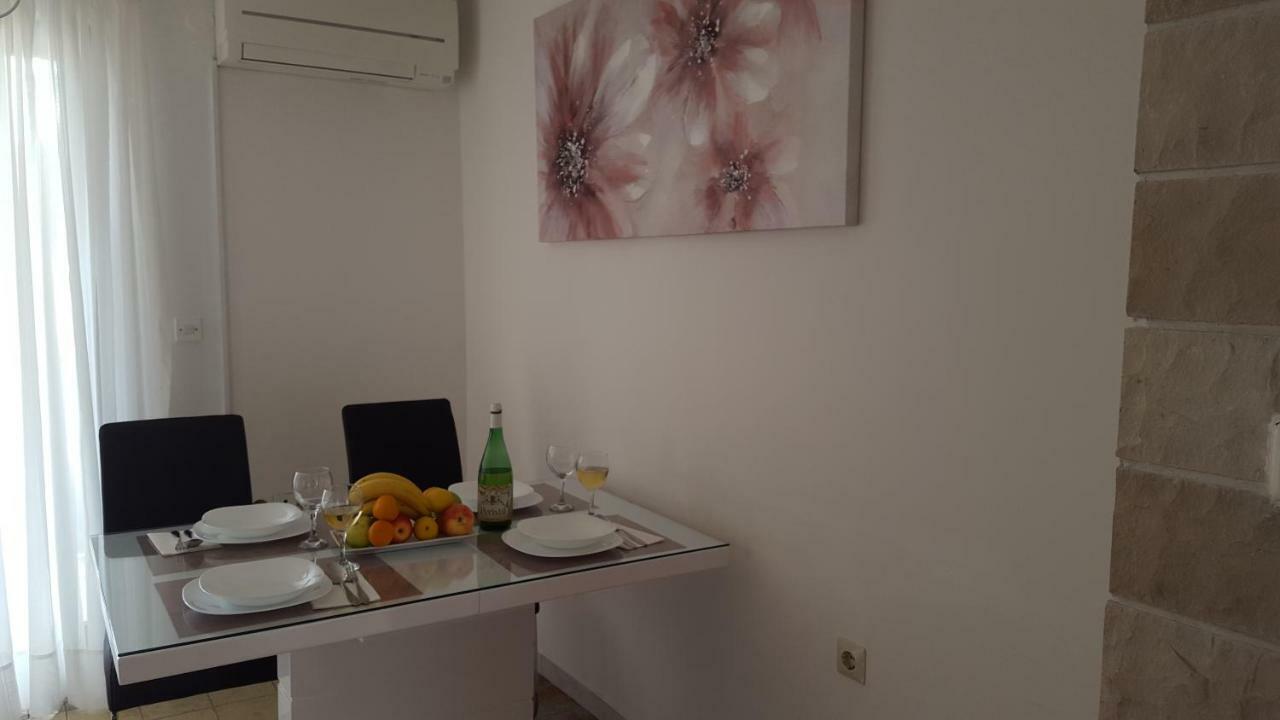 Apartmani I & J Seric Seget Vranjica Luaran gambar